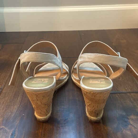 Dolce Vita gray suede 4.5” wedges, size 10 - Picture 5 of 8